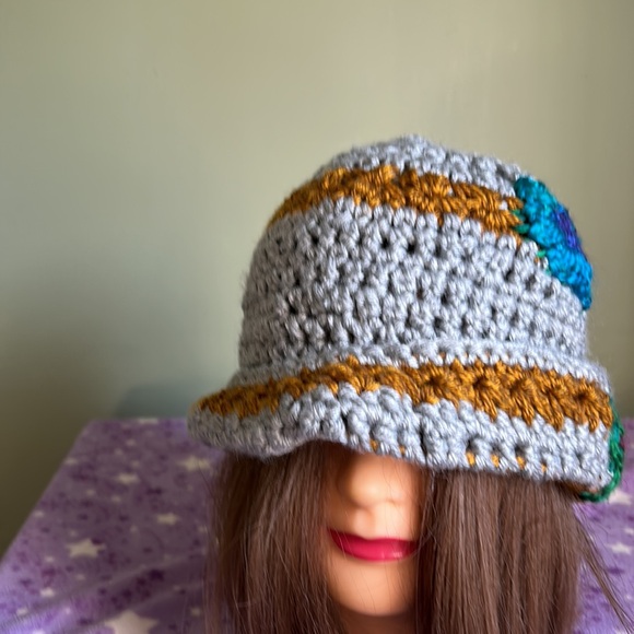 Crochet rolled rim beanie satin yarn medium new - Picture 3 of 6